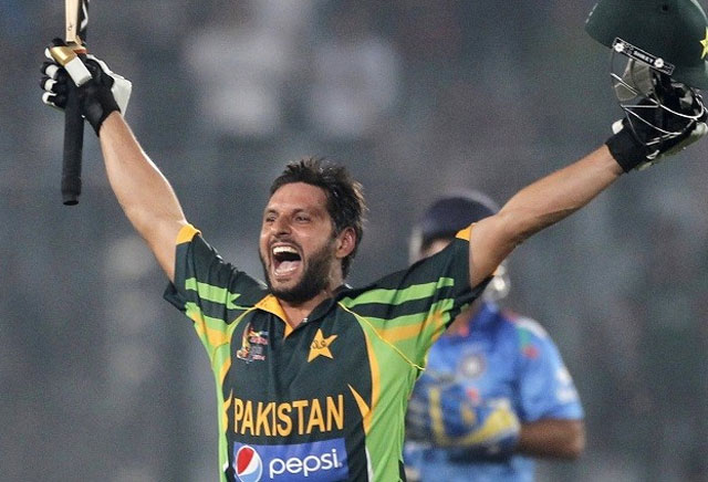 এখনই অবসর নিচ্ছেন না আফ্রিদি