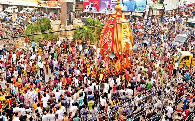 ঢাকার ধামরাইয়ে ৪শ বছরের ঐতিহ্যবাহী যশোমাধবের উল্টো রথযাত্রা আজ ।।