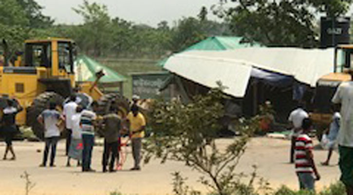 ঢাকার পূর্বাচলের অবৈধ স্থাপনা গুঁড়িয়ে দিচ্ছে রাজউক।।   