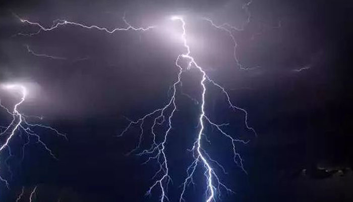 নারায়ণগঞ্জ আড়াইহাজারে বজ্রপাতে নারীসহ ২ জনের মৃত্যু।।   