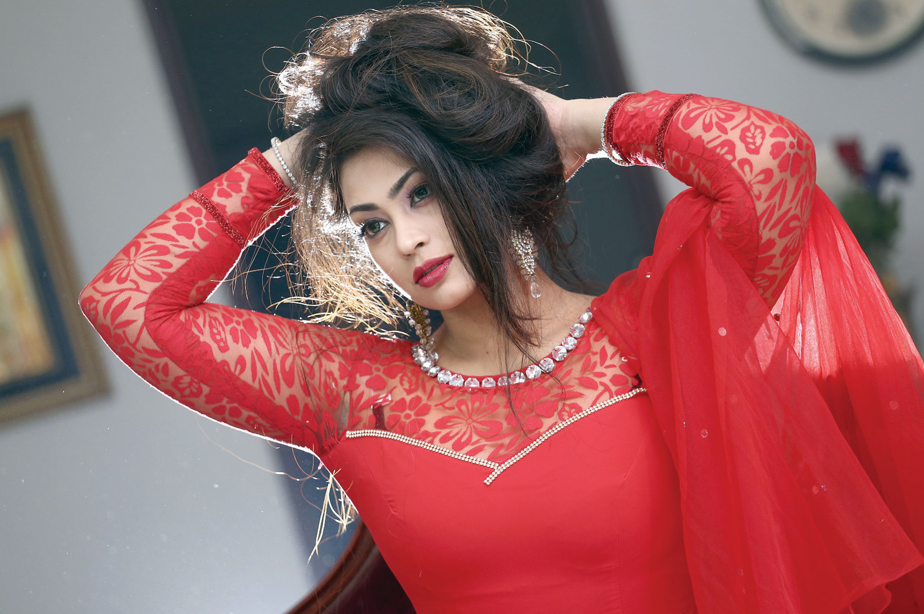 ফের রাজপথে চিত্রনায়িকা পপি।।