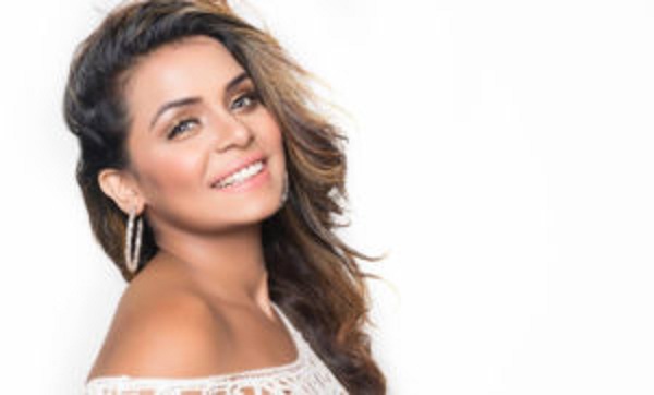 তামিল ছবিতে বাংলাদেশি মডেল অভিনেত্রী জেবিন আহমেদ।।   