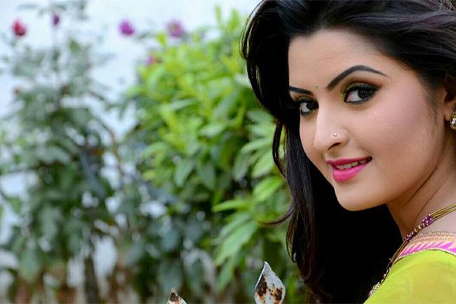 সাংবাদিকের চিকিৎসার জন্য ১লাখ টাকা দিলেন চলচ্চিত্র অভিনেত্রী পরীমনি।।   