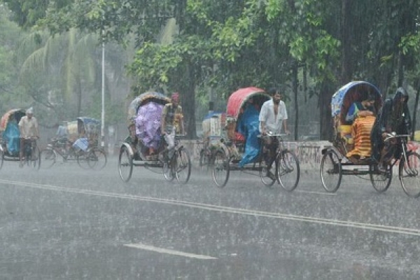 রাজধানীতে এক পশলা স্বস্তির বৃষ্টি।।   