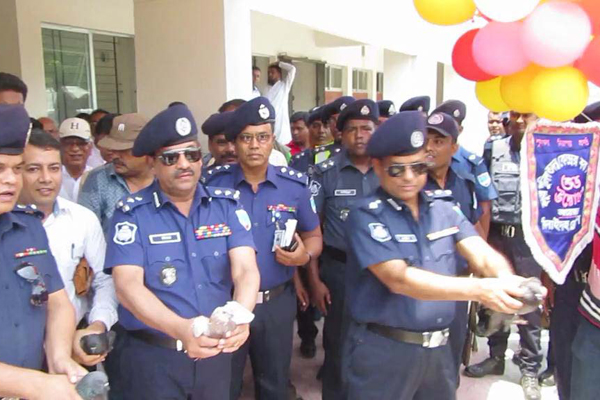 ঝিনাইদহে কচুয়া পুলিশ তদন্ত কেন্দ্রের ভবন উদ্বোধন করলেন খুলনা রেন্জ ডিআইজি