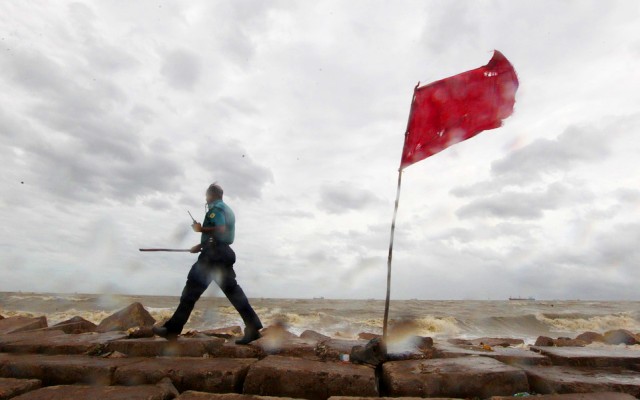 জেনে নিন ঝড়ের পূর্ব আভাসের কত নম্বর সতর্ক সংকেতে কি হয় ?   