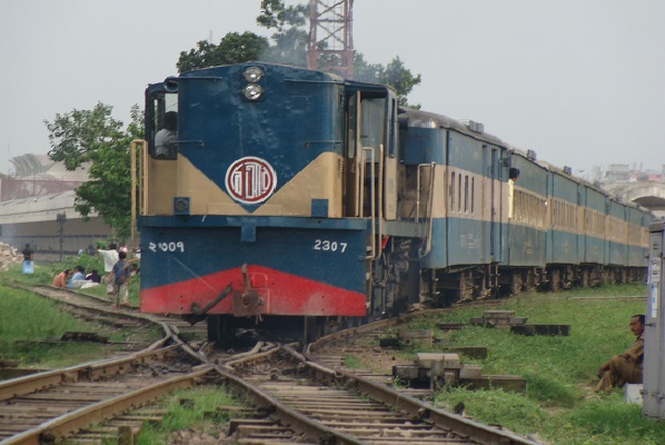 গত ২৪ ঘন্টায় রাজধানীতে ট্রেন দূর্ঘটনায় নিহত ৩।।