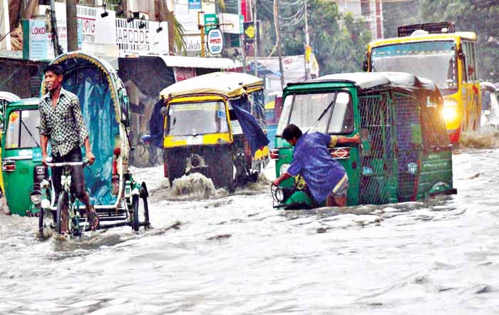 ঘূর্ণিঝড় ‘মোরা’র প্রভাব এবং ভারী বর্ষণে চট্টগ্রাম মহানগরীর নিম্নাঞ্চলে জলাবদ্ধতা।।   