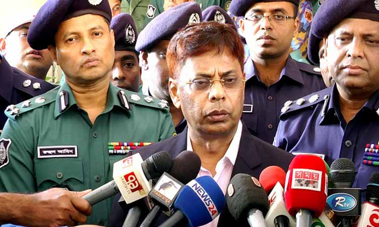 নারায়ণগঞ্জের রূপগঞ্জ থেকে ৬২টি অত্যাধুনিক এম-১৬ রাইফেল, রকেট লঞ্চার, পিস্তল ও গ্রেনেডসহ বিপুল পরিমান গোলাবারুদ উদ্ধার