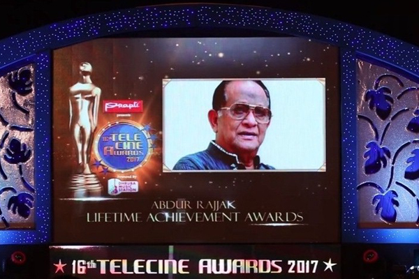 কলকাতায় আজীবন সম্মাননা পেলেন বাংলাদেশের স্বনামধন্য অভিনেতা নায়করাজ রাজ্জাক।।   