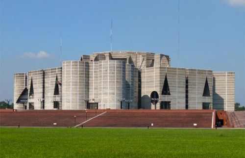 নিজ কর্মফলে বাড়ি হারিয়েছেন মওদুদ আহমেদ।।  সরকারি দলের সদস্যদের দাবি   