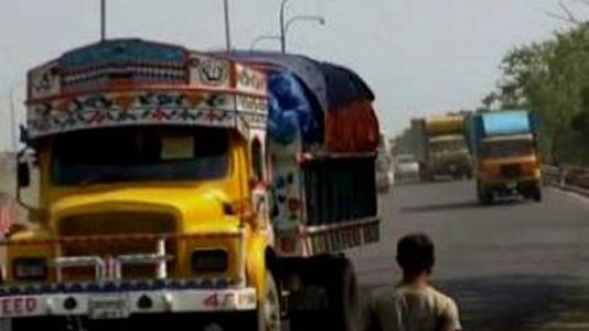 নরসিংদীতে ট্রাক-প্রাইভেট কার মুখোমুখি সংঘর্ষ,ওসি হুমায়ূন কবিরসহ নিহত ২।।   