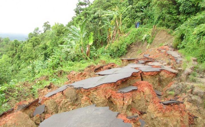প্রবল বর্ষায় বান্দরবানের বিভিন্ন স্থানে পাহাড়ধস, নিহত ৫।।