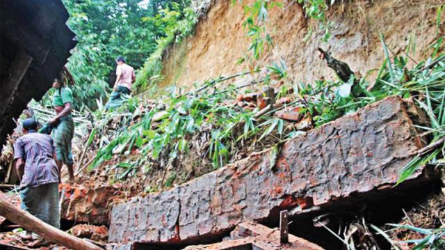 রাঙামাটিতে পাহাড়ধসে ১৩ জনের মৃত্যু নিশ্চিত