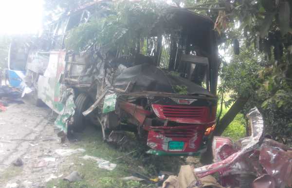 বঙ্গবন্ধু সেতুতে ত্রিমুখি ট্রাকের সংঘর্ষ, ২ জন নিহত।।   