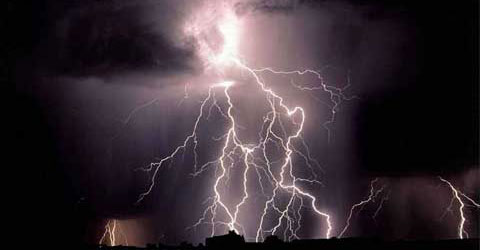 ফরিদপুরে বজ্রপাতে একই পরিবারের তিন সদস্যসহ নিহত ৪।।   