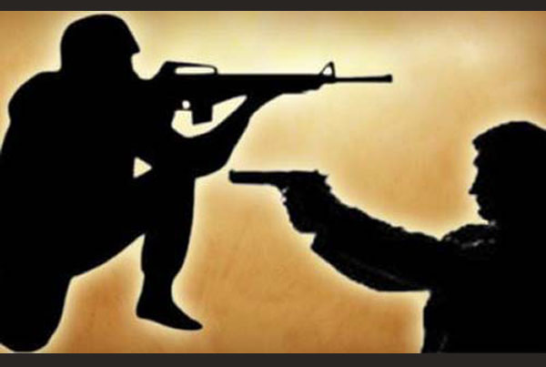 কুমিল্লায় মাদক ব্যবসায়ীদের সাথে বন্দুকযুদ্ধে ৩ পুলিশ গুলিবিদ্ধ,গ্রেপ্তার ১।।