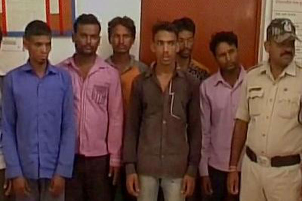 ভারতে পাকিস্তান জিন্দাবাদ স্লোগান ও আতশবাজিসহ গ্রেপ্তার ১৫।।   
