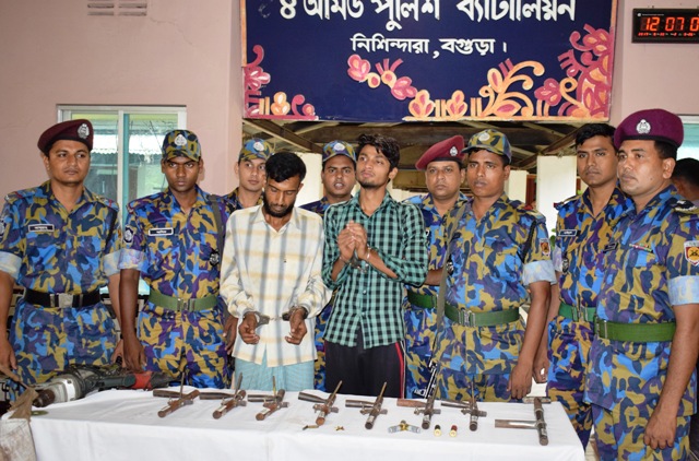 বগুড়ায় দেশীয় অস্ত্র তৈরির কারখানার সন্ধান।