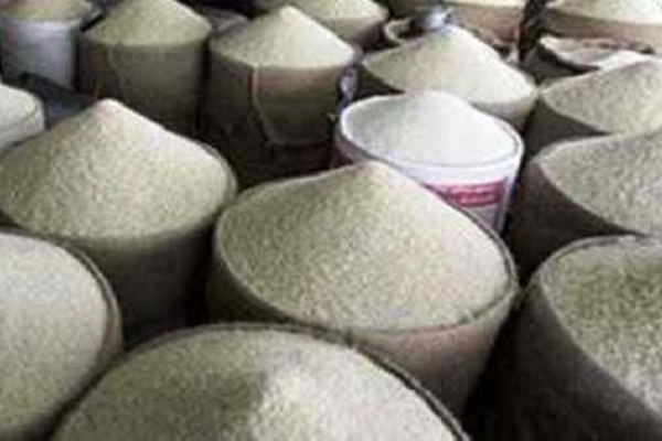 সরকার আমদানীকৃত চালের উপর থেকে শুল্ক কমিয়েছে, কিন্ত খুচরা বাজারে চালের দাম কমবে কি !!!