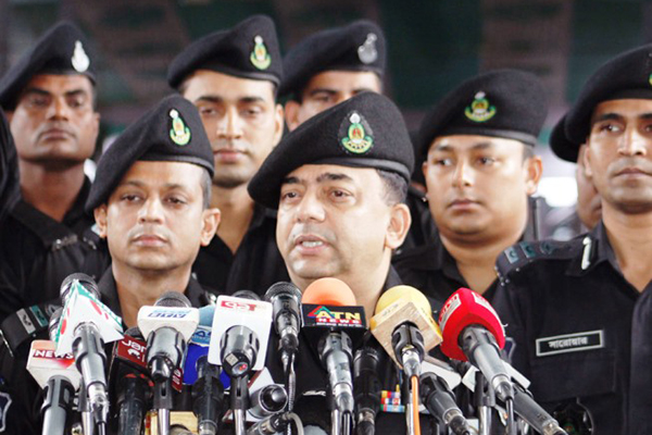 জননিরাপত্তার স্বার্থে শুধুমাত্র জায়নামাজ নিয়ে ঈদগাহে আসবেন।। ডিজি র্যাব