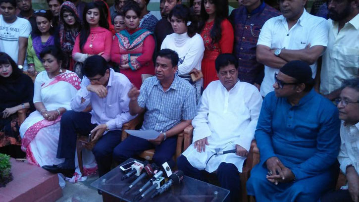 তথ্যমন্ত্রীর পদত্যাগ দাবির পাশাপাশি চিত্রনায়ক শাকিবকে অবাঞ্চিত ঘোষনা...........