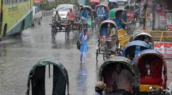 স্বস্তির বৃষ্টিতে রাজধানীবাসীর অস্বস্তি।।   
