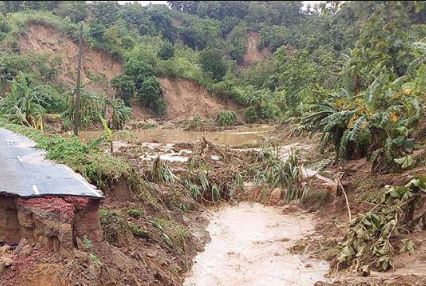 রাঙামাটিতে টানা বৃষ্টিতে আবারো পাহাড়ধস।।   