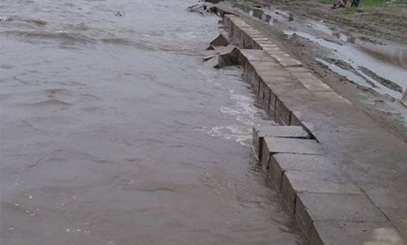 সিরাজগঞ্জের চৌহালী রক্ষা বাঁধে ফের ধস,এলাকায় আতঙ্ক।।   