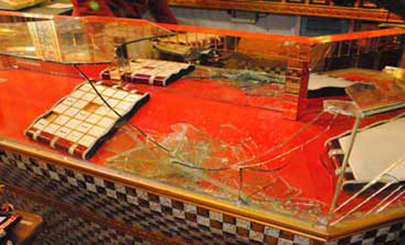 বরিশালে স্বর্ণের দোকানে ডাকাতি, ১০০ ভরি স্বর্ণ ও ৫০০ ভরি রুপা স্বর্ণ লুট।।   