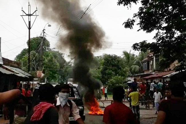 পশ্চিমবঙ্গে সাম্প্রদায়িক উত্তেজনা রুখতে রাজ্য সরকারের পৃষ্টপোষকতায় ৬০ হাজার শান্তি বাহিনী।।