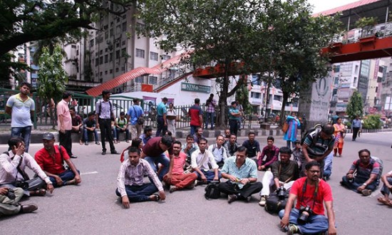 ফটোসাংবাদিক আশিককের মিথ্যা মামলা প্রত্যাহারে ২৪ঘন্টার আল্টিমেটাম