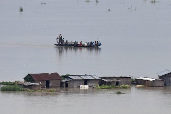 ক্রমশ ভয়াবহ হয়ে উঠছে ভারতীয় আসামের বন্যা পরিস্থিতি।।