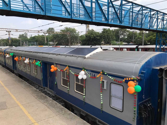 ভারতে প্রথম সৌরবিদ্যুৎ চালিত ট্রেনের যাত্রা শুরু।।