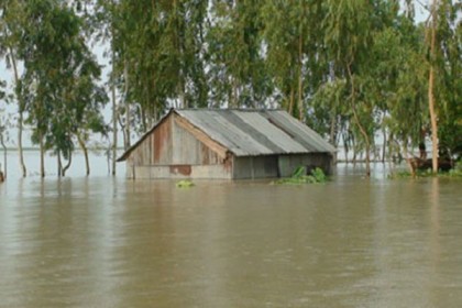 সিরাজগঞ্জে যমুনার পানি বিপদসীমার ২৮ সে.মি. উপরে।।