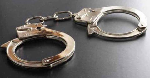 যশোরের চৌগাছায় ১৫টি অস্ত্রসহ ব্যবসায়ী জাহাঙ্গীর আটক।।