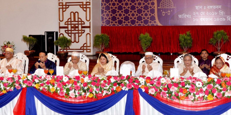 প্রধানমন্ত্রী, স্পিকার, প্রধান বিচারপতি ও মন্ত্রিদের সম্মানে রাষ্ট্রপতির ইফতার।।   
