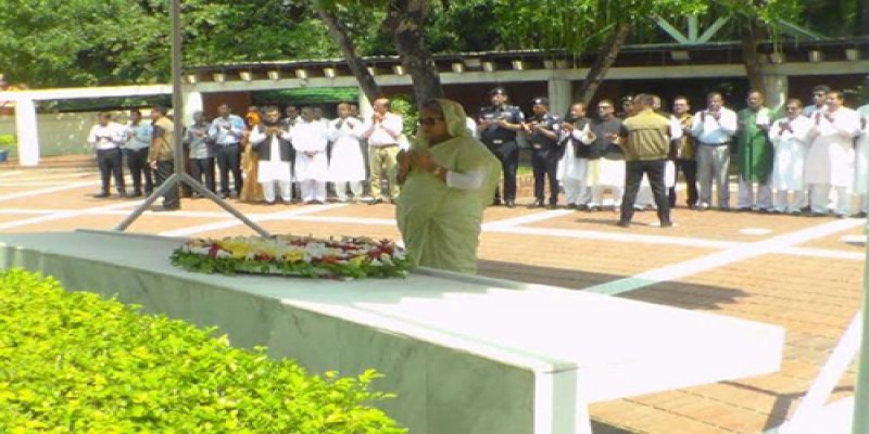 টুঙ্গিপাড়াতে বঙ্গবন্ধুর সমাধিতে প্রধানমন্ত্রীর শ্রদ্ধা।।