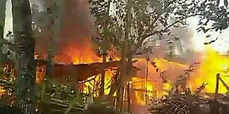 বান্দরবানের আলীকদমে আগুনে পুড়েল ১৭টি বসতঘর