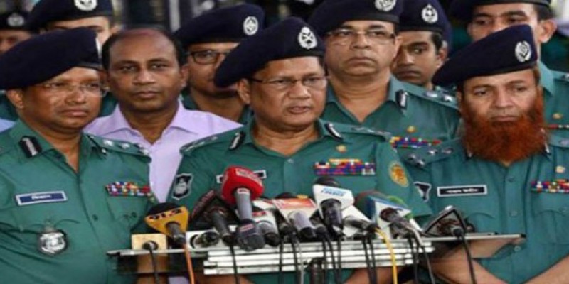 নিরাপত্তার স্বার্থে ঈদগাহে জায়নামাজ ও ছাতা ছাড়া কিছু নেওয়া যাবে না।।ডিএমপি কমিশনার   