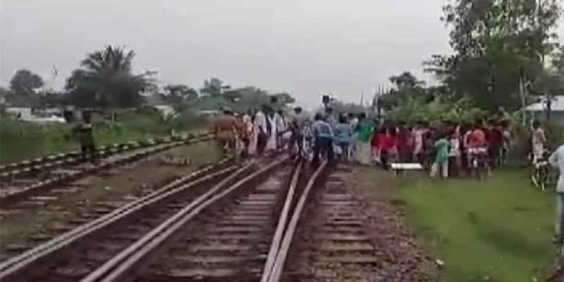 গাজীপুরে ট্রেনের ছাদ থেকে পড়ে দুই যুবক নিহত।।   