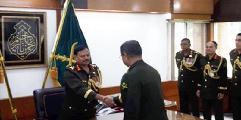 দায়িত্ব নিলেন নতুন সেনাপ্রধান জেনারেল আজিজ আহম্মেদ