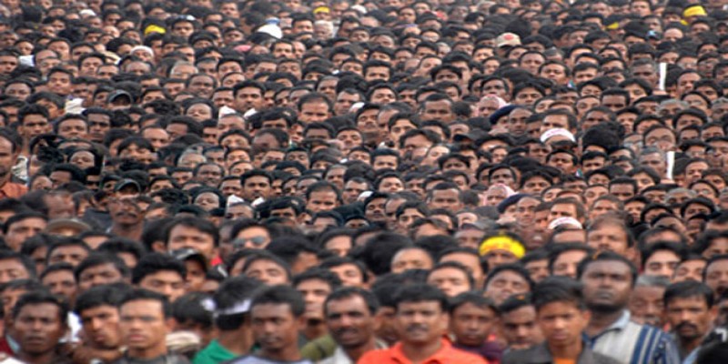 বাংলাদেশের মানুষের গড় অায়ু ৭২ বছর।      