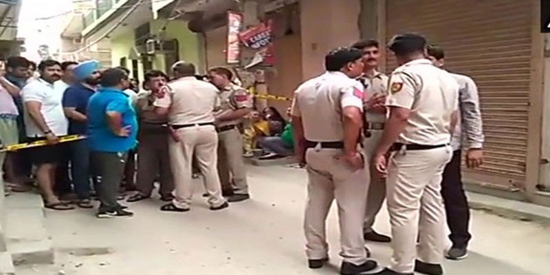 ভারতের রাজধানী দিল্লিতে একই পরিবারের ১১ জনের লাশ উদ্ধার।
