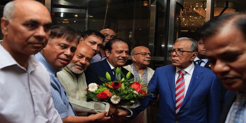 স্বাস্থ্য পরীক্ষার জন্য লন্ডন পৌঁছেছেন রাষ্ট্রপতি মো. আবদুল হামিদ।।