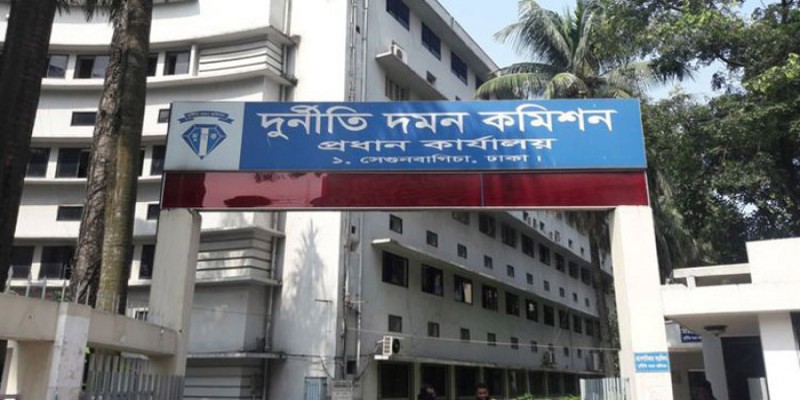 পানামা ও প্যারাডাইস পেপার্সে নাম আসা ৭ ব্যবসায়ীকে দুদকের তলব।।
