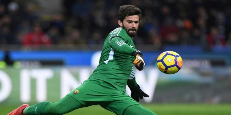 বিশ্বের সবচেয়ে দামী গোলরক্ষক ব্রাজিলের অ্যালিসন