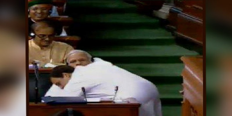 আপনি আমায় পাপ্পু বলে গাল দিতে পারেন, কিন্তু আমার মনে আপনার প্রতি কোনও ঘৃণা নেইঃ লোকসভায় মোদীকে জড়িয়েধরে বল্লেন রাহুল গান্ধী