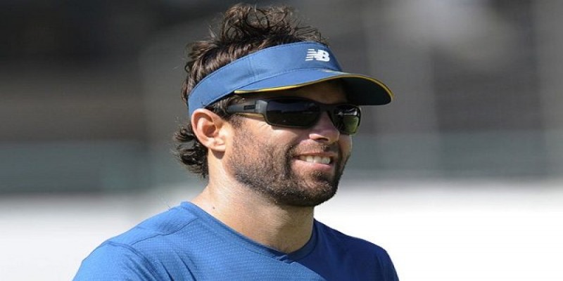 আনুষ্ঠানিকভাবে বাংলাদেশ জাতীয় ক্রিকেট দলের ব্যাটিং কোচের দায়িত্ব নিলেন নেইল ম্যাকেঞ্জি।।   