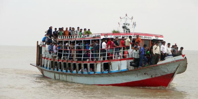 ১৯ ঘণ্টা পর পাটুরিয়া-দৌলতদিয়া নৌরুটে লঞ্চ চলাচল শুরু